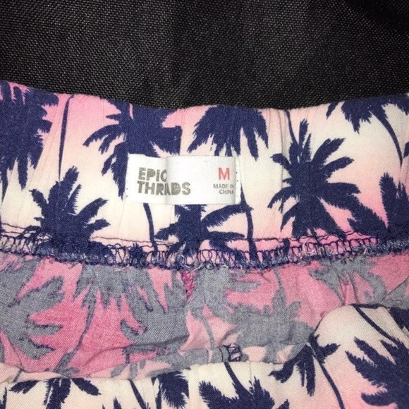 Epic threads Shorts - Picture 2 of 3